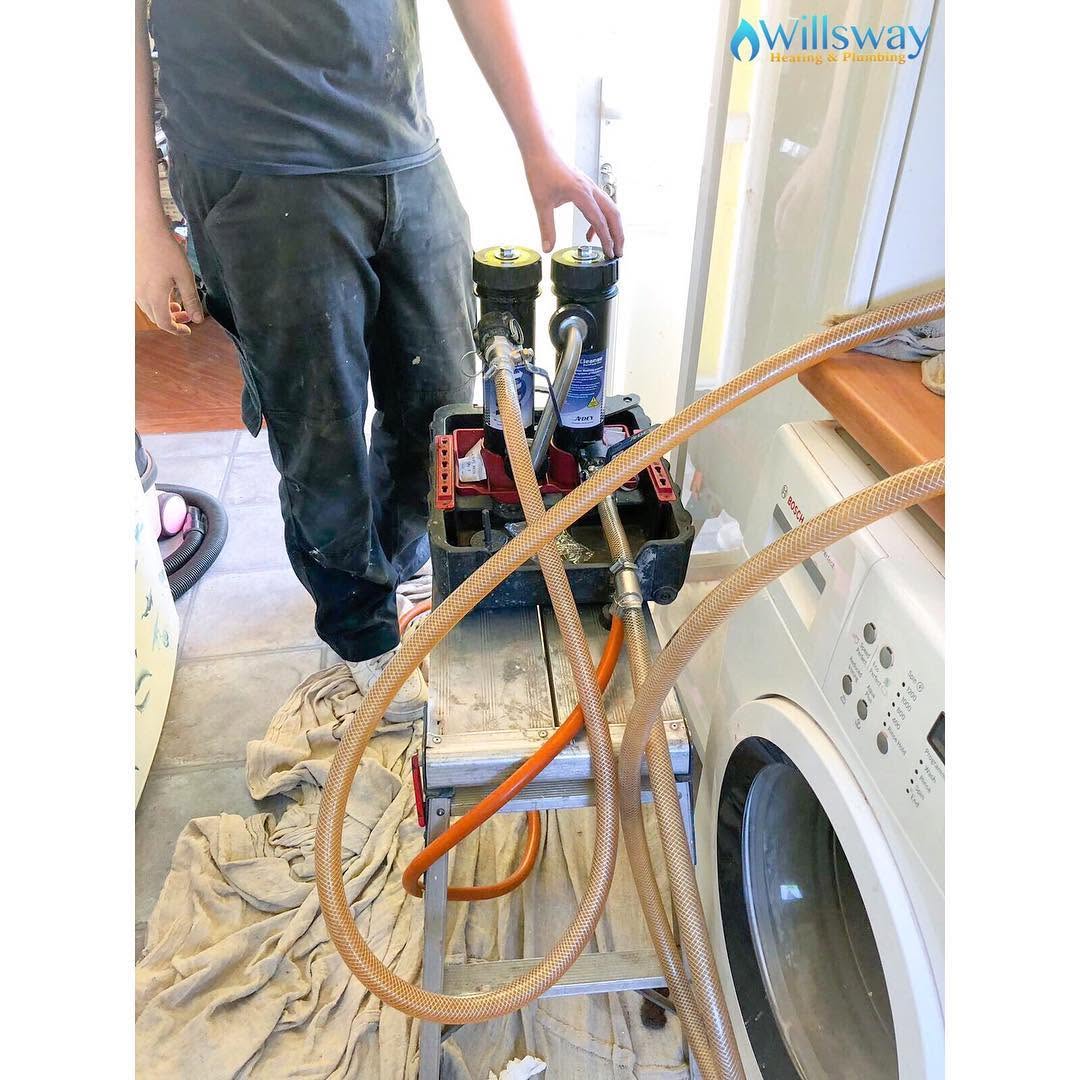 Power-flushing a central heating system before a service